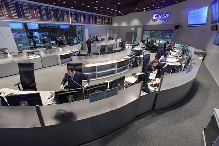 Mission_control_room-ESOC-2017_ESA-J. Mai-Webvresion.jpg